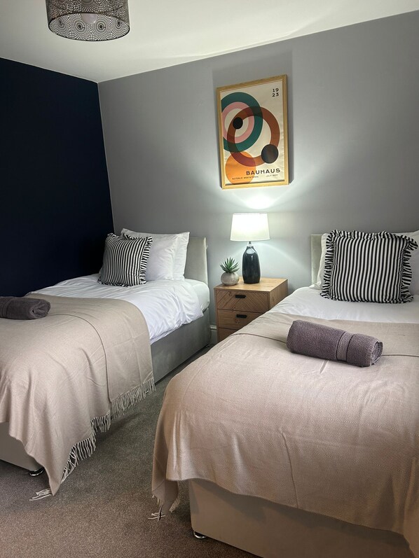 2 chambres, fer et planche à repasser, Wi-Fi, draps fournis