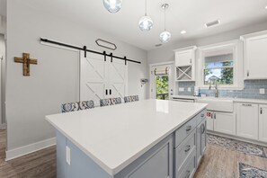 Refrigerador, microondas, horno, lavavajillas