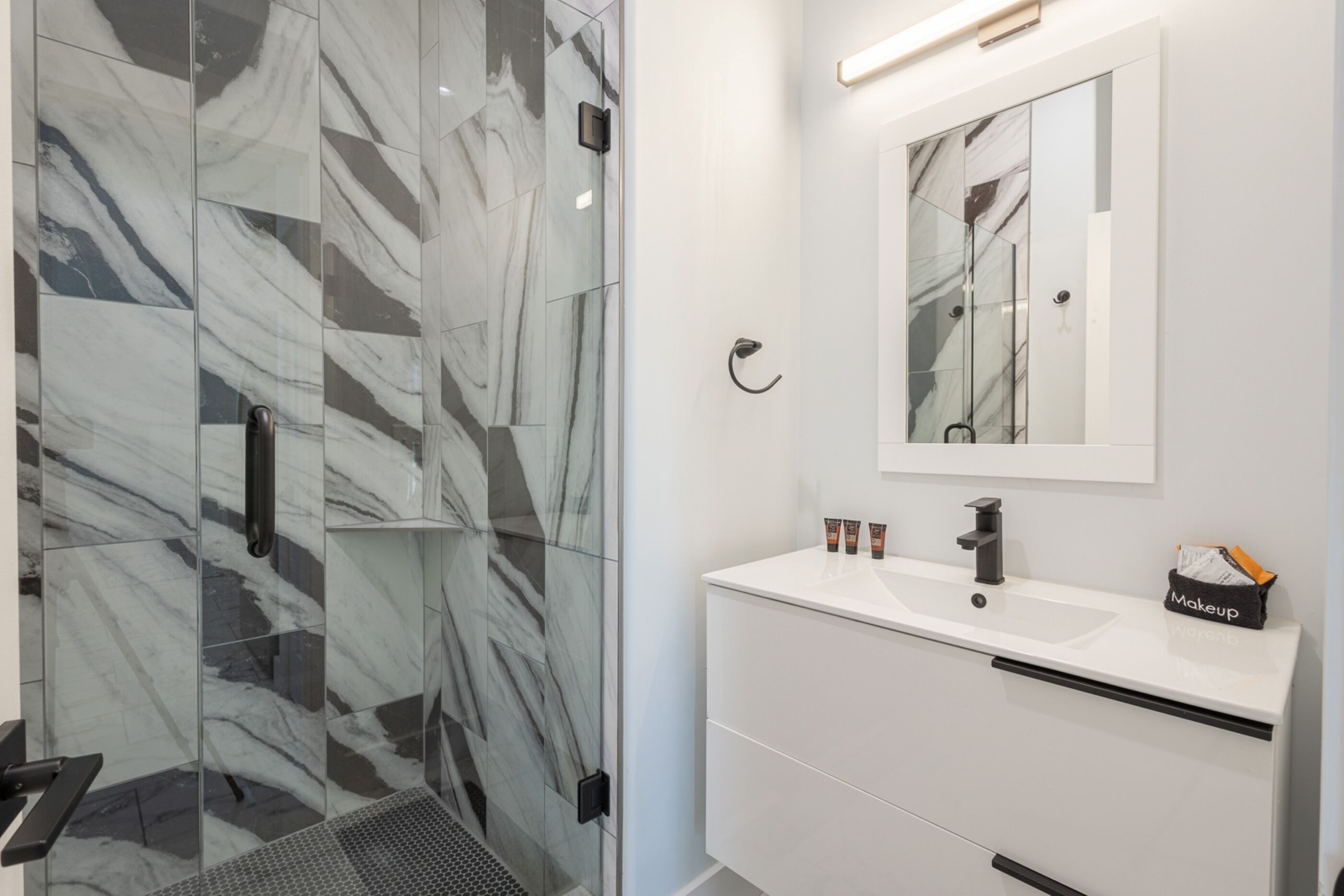 Douche, serviettes fournies