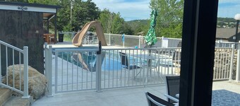 Poolside King Villa 3-Min to SDC, Hot Tub, Waterfalls, Rain Shower Master Bath!