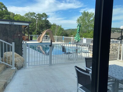 Poolside King Villa 3-Min to SDC, Hot Tub, Waterfalls, Rain Shower Master Bath!
