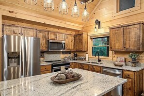 Fridge, microwave, oven, stovetop - Cozy Bear Cabin, 2/2, HOT TUB, Pet Friendly, Coosawattee River Resort, fenced (Ellijay)