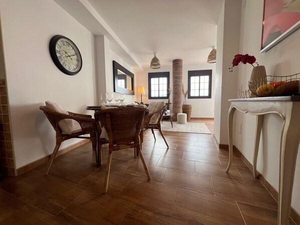 Leilighet, 2 soverom, røyk, terrasse | Innvendig