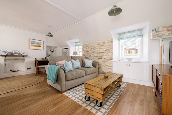 Smart TV - Fisherman's Rest - seaside getaway - beaches - golf - 5 mins walk to sea (Lossiemouth)