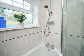 Douche, serviettes fournies