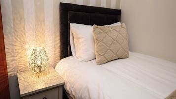 2 soverom, skrivebord, strykejern/-brett og wi-fi