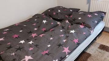 1 chambre, fer et planche à repasser, draps fournis