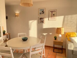 Dining - OHLALIFE !ACHACAY 8 (Los Cristianos)
