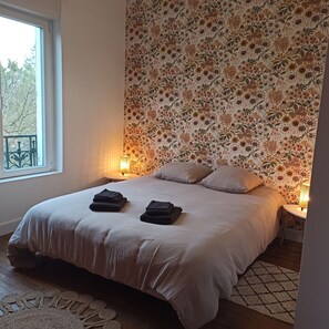 2 bedrooms, iron/ironing board, travel cot, WiFi