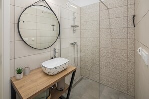 Shower, hair dryer, towels - House Runa in Porec, Croatia (Porec)