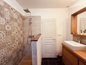 Shower, hair dryer, towels, soap - Villa Casa Vaunage/6pers/Pools/Wifi/Clim (Boissières)