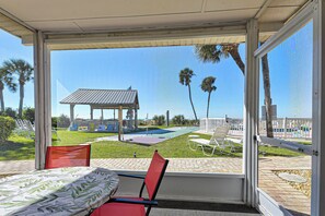 Outdoor dining - Directly on the Gulf - Unit 10 - 1 Bedroom - Ground Floor - Sleeps up to 3 (Venice)