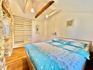 2 عدّة غرف نوم وواي فاي وملاءات أسرّة