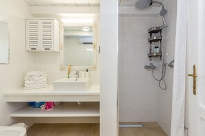 Dusche, Haartrockner, Handtücher