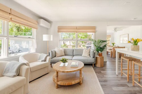 The Greenport Beach Cottage: 3 Min Walk to Beach, 1 mile to Town