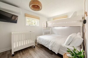 2 多间卧室、熨斗/熨衣板、旅行婴儿床、WiFi