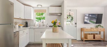 The Greenport Beach Cottage: 3 Min Walk to Beach, 1 mile to Town