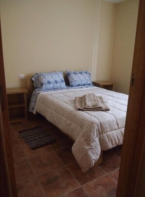 2 bedrooms, travel cot, free WiFi, bed sheets - Apartamento Rural "LAS ESCUELAS" (San Bartolomé de las Abiertas)