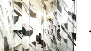 Douche, serviettes fournies