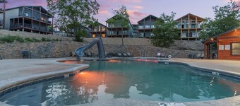 Walk-in w/Heated Pool & Game Room, 3 min from SDC!