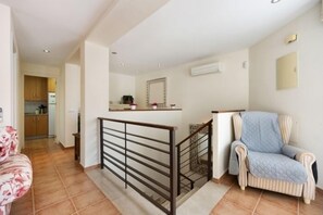 Interior - V Centenario free parking by Staycare (Rota)