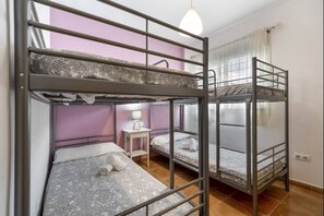 3 bedrooms, iron/ironing board, Internet, bed sheets - Esperanza free parking by Staycare (Rota)