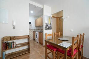 Dining - Esperanza free parking by Staycare (Rota)