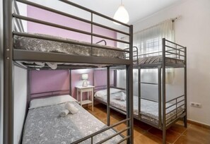 3 bedrooms, iron/ironing board, Internet, bed sheets