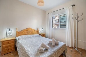 3 chambres, fer et planche à repasser, accès Internet, draps fournis