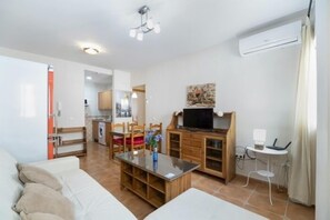 TV - Esperanza free parking by Staycare (Rota)