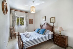 3 chambres, fer et planche à repasser, accès Internet, draps fournis