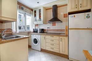 Fridge, microwave, oven, coffee/tea maker