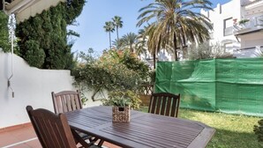 Outdoor dining - El Paraíso del Golf free parking by Staycare (Rota)