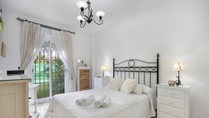 Room - El Paraíso del Golf free parking by Staycare (Rota)