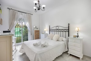 Room - El Paraíso del Golf free parking by Staycare (Rota)