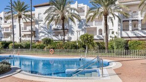 Pool - El Para íso del Golf free parking by Staycare (Rota)
