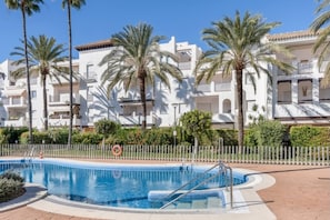 Pool - El Paraíso del Golf free parking by Staycare (Rota)