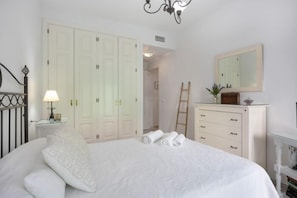 2 quartos, ferros/tábuas de passar roupa, Wi-Fi, roupa de cama