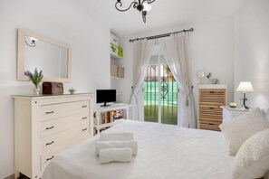 2 bedrooms, iron/ironing board, internet, bed sheets