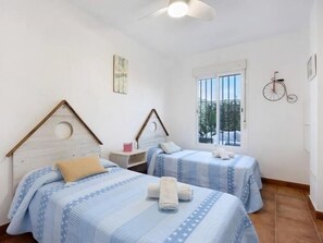 2 室のベッドルーム、アイロン / アイロン台、インターネット、ベッドシーツ