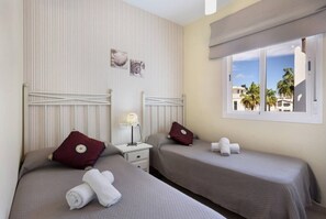 2 bedrooms, iron/ironing board, internet, bed sheets