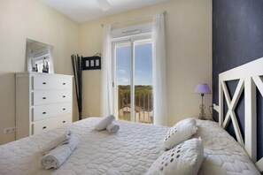 2 bedrooms, iron/ironing board, Internet, bed sheets - Budha Candor free parking by Staycare (Rota)