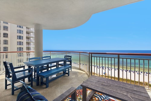 Beach Colony West  11C Gulf-Front 3BD/3BA w/Beach Service + Sleeps up to 8