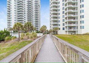 Property grounds - Beach Colony West  11C Gulf-Front 3BD/3BA w/Beach Service + Sleeps up to 8 (Navarre Beach)