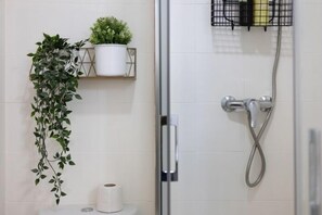 Shower, hair dryer, towels - Isaac Peral by Staycare (Rota)