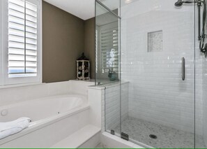 Shower, jetted bath, hair dryer, towels