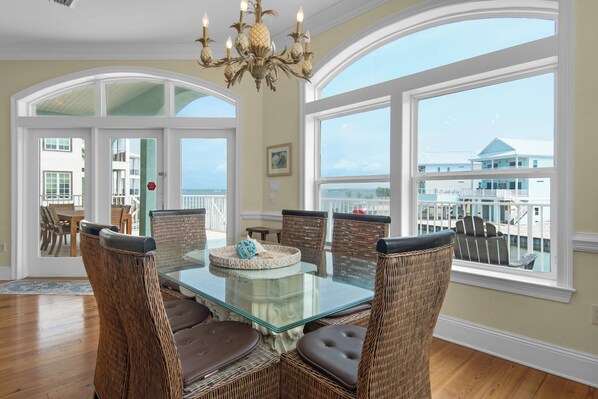 Dining - Beach Villa DOG FRIENDLY, Water Views Sleeps 12 + Kayaks Bikes/OPTIONAL CARTS (Navarre Beach)