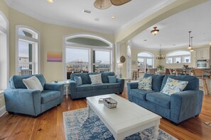 Smart TV, books - Beach Villa DOG FRIENDLY, Water Views Sleeps 12 + Kayaks Bikes/OPTIONAL CARTS (Navarre Beach)