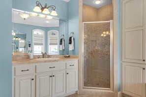 Shower, jetted bath, hair dryer, towels