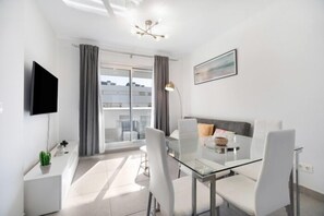 Dining - Luar Candor free parking by StayCare (Rota)